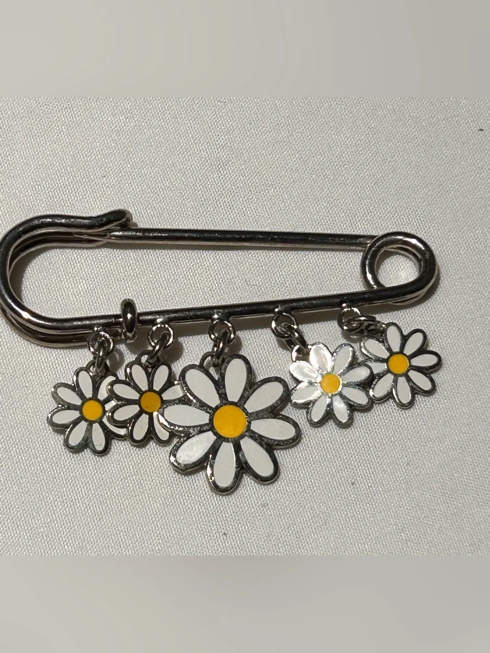 Vintage Coach Silver Daisy Cluster Brooch with White & Yellow Enamel